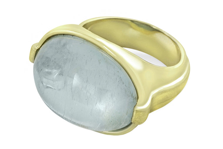 Very large light blue aquamarine cabochon gem in green gold.