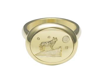 Medium oval signet ring in green 18k gold with whimsical wolf engraving..