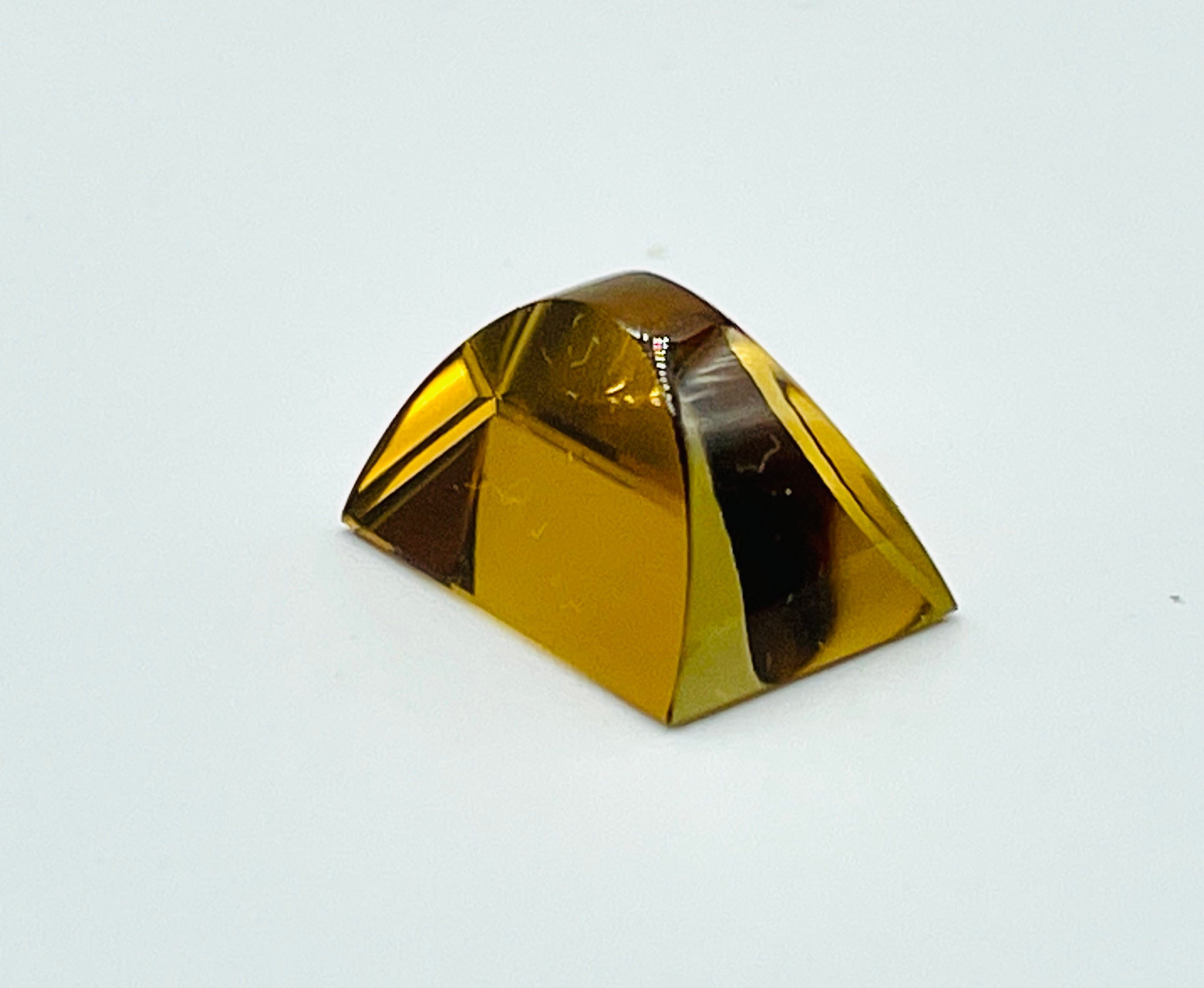 Pleochroic tourmaline