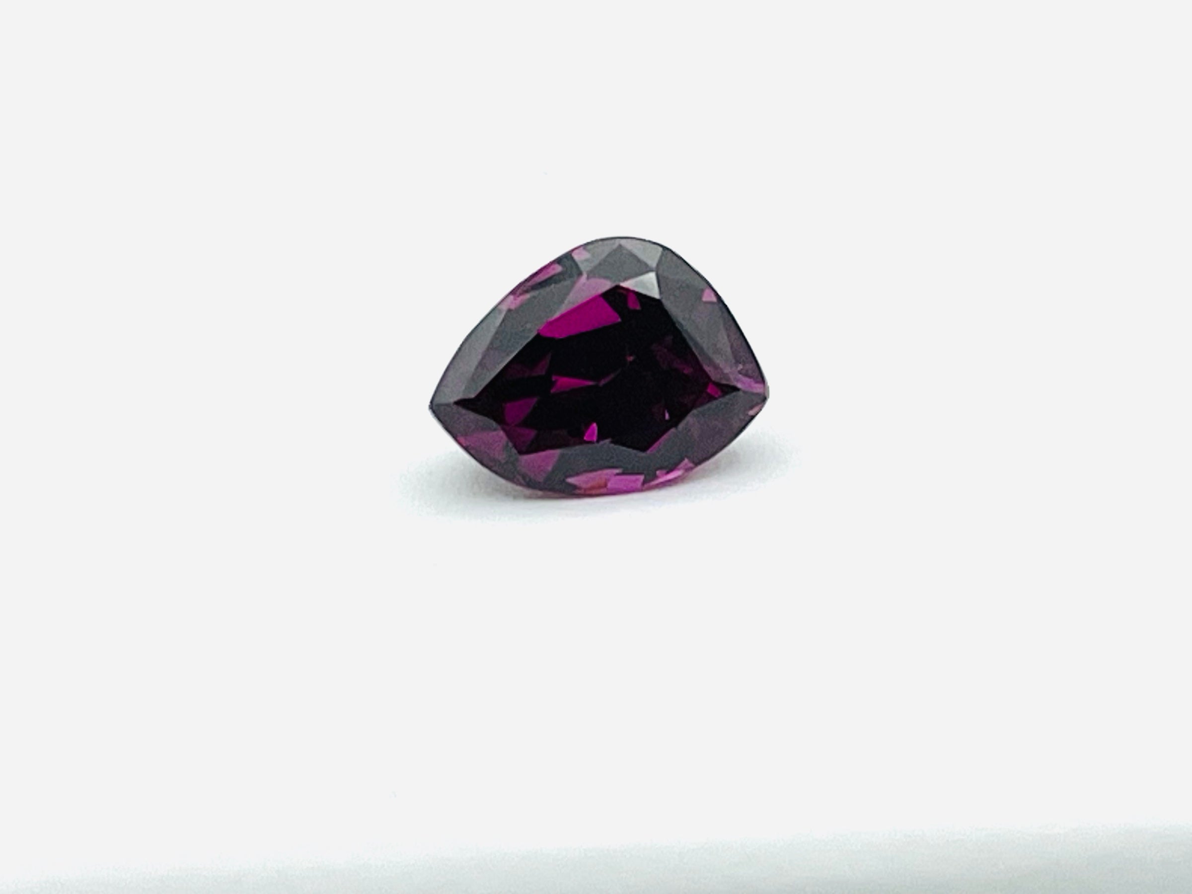 Rhodolite garnet, fancy cut.