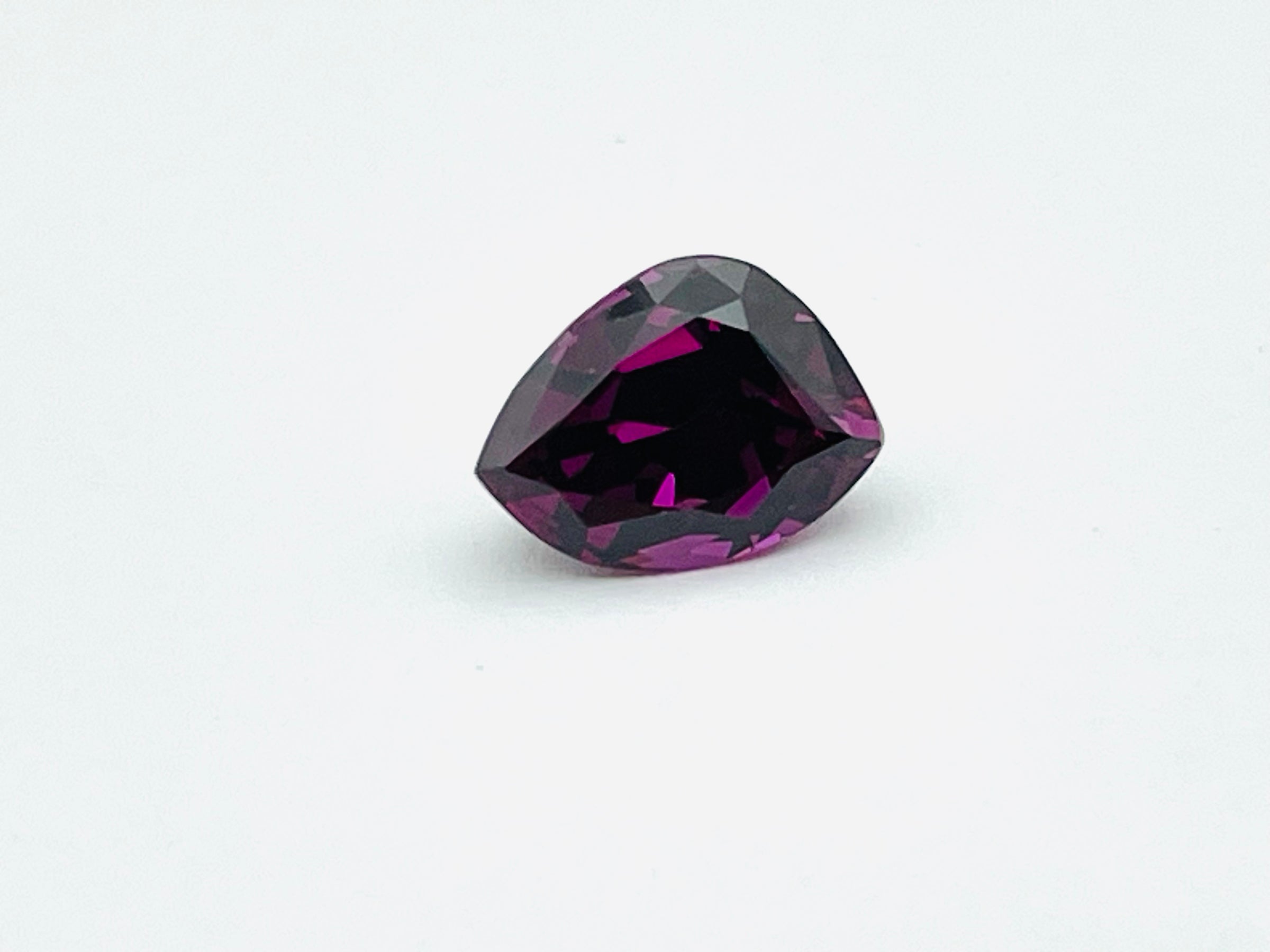 Rhodolite garnet, fancy cut.