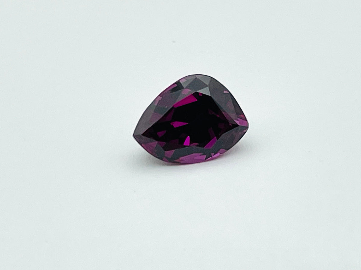 Rhodolite garnet, fancy cut.