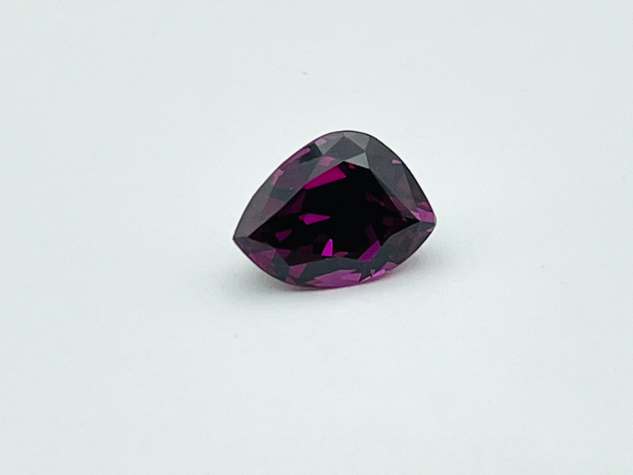 Rhodolite garnet, fancy cut.