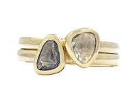 Pair of matching rings 18k green gold grey sapphires