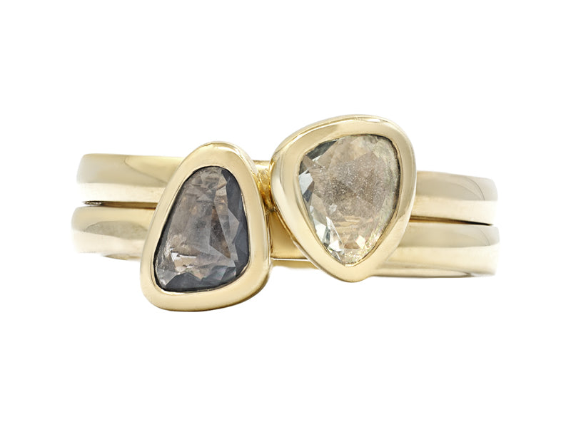 Pair of matching rings 18k green gold grey sapphires