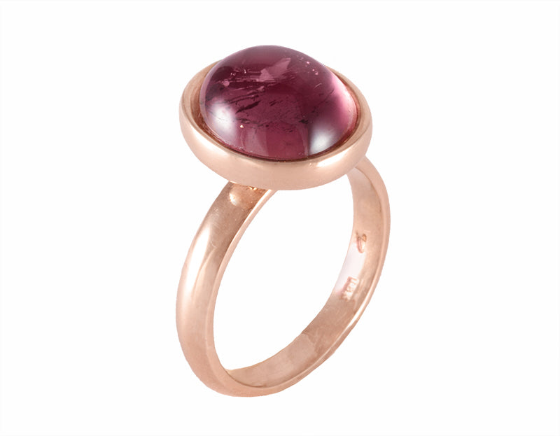 18 karat rose gold ring with a cabochon of pink tourmaline