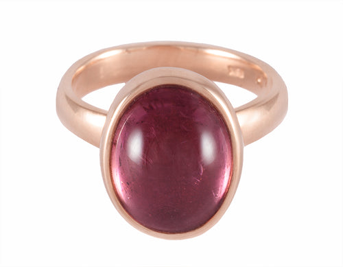 18 karat rose gold ring with a cabochon of pink tourmaline