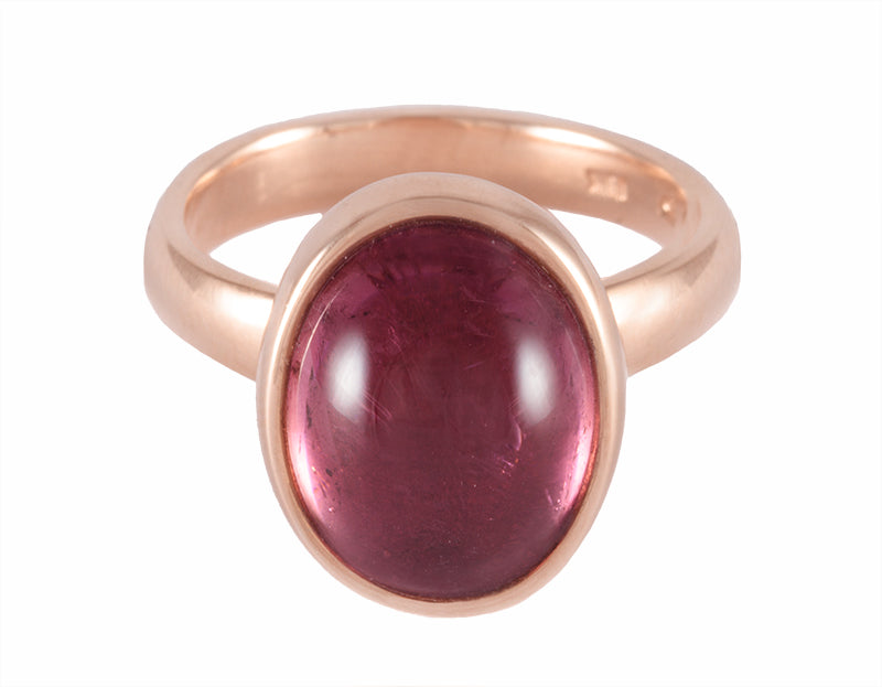 18 karat rose gold ring with a cabochon of pink tourmaline