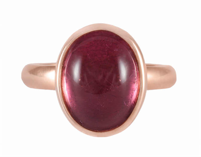 18 karat rose gold ring with a cabochon of pink tourmaline