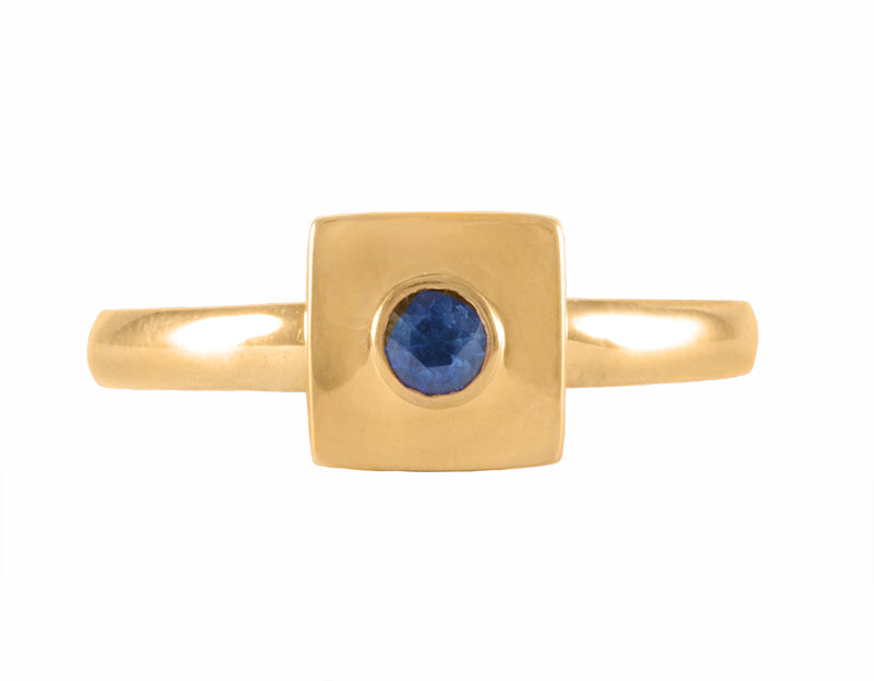 18k yellow gold ring with blue sapphire