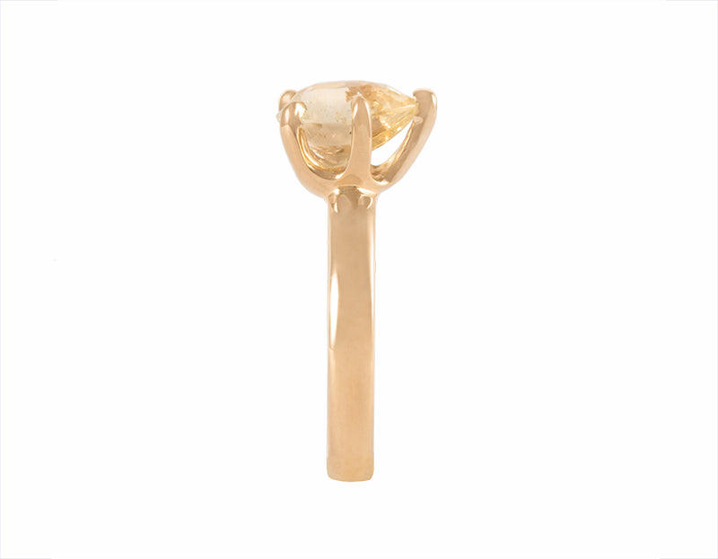 18k yellow gold ring with pear-shaped yellow sapphire