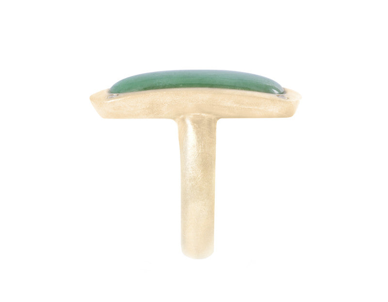 Long rectangle jade ring in yellow gold, four small diamonds.