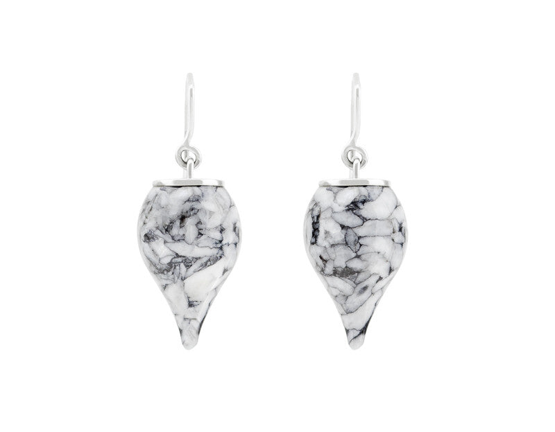 Pear shaped gems mottled white and black set in white gold.