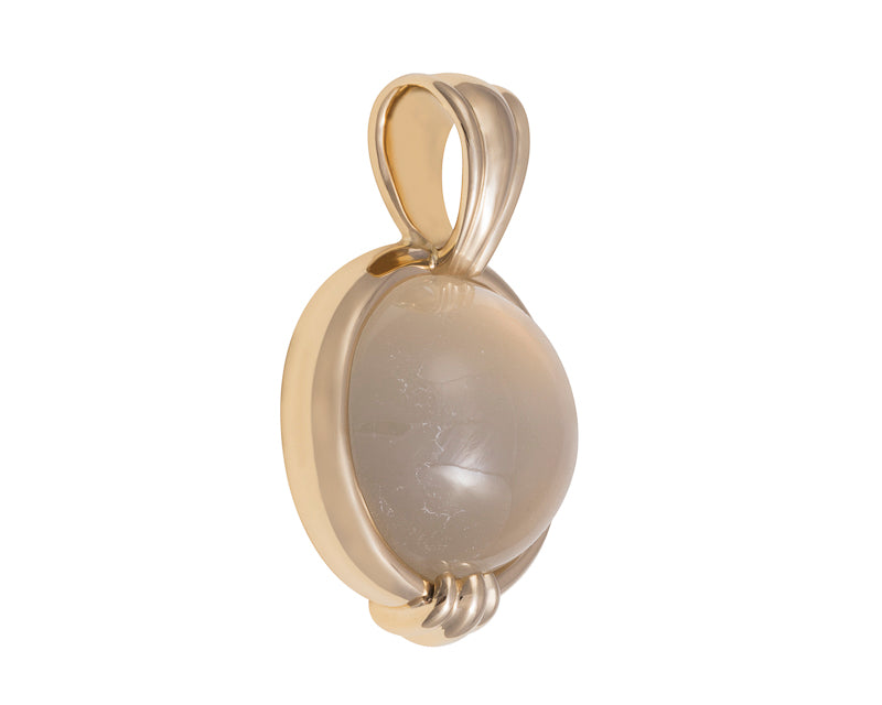 Large oval moonstone pendant in yellow gold.