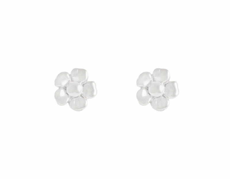 White gold studs in cinquefeuille flower shape