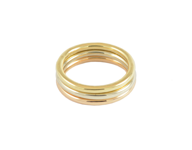 Set of three thin round bands in rose, yellow and white gold.