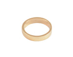 Flat narrow band in rose gold.