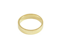 Flat narrow band in yellow gold.