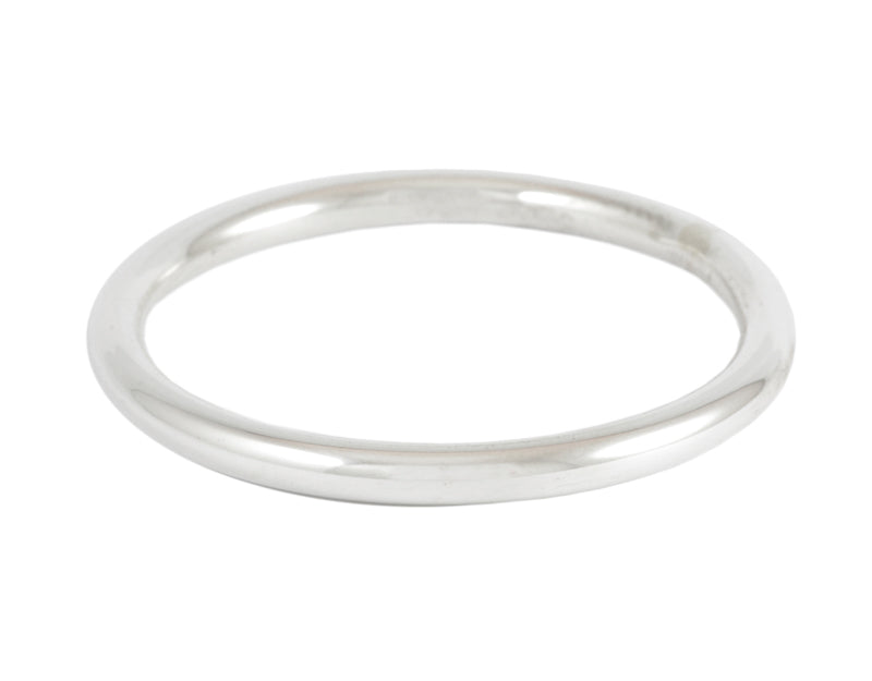 Silver bangle, round wire.