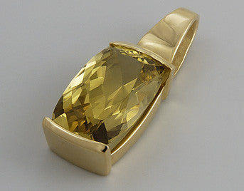 Green-yellow rectangular Chrsysoberyl gem in yellow gold pendant.