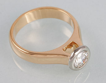 Yellow gold ring with diamond with platinum rim.