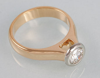 Yellow gold ring with diamond with platinum rim.