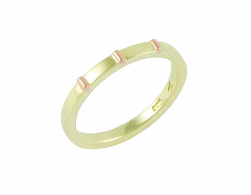 Thin 18 karat green gold band with three thin bars of rose gold set across the band.
