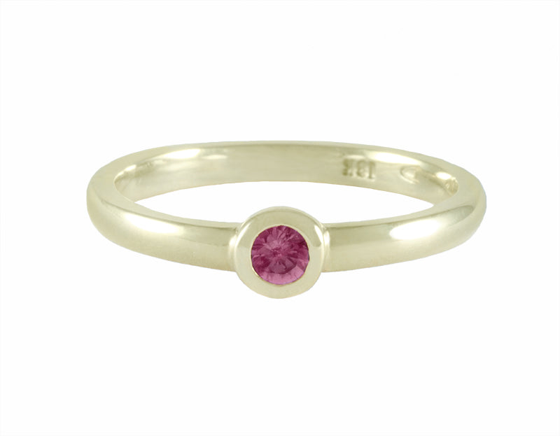 18k green skinny ring with fuchsia coloured sapphire