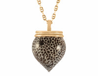 Bryozoa in 18k yellow gold pendant