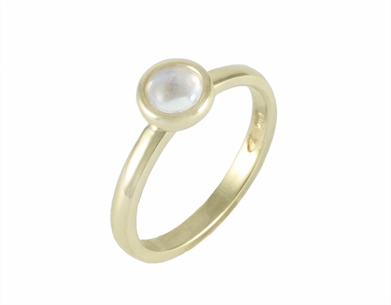 Moonstone in 18k green gold ring