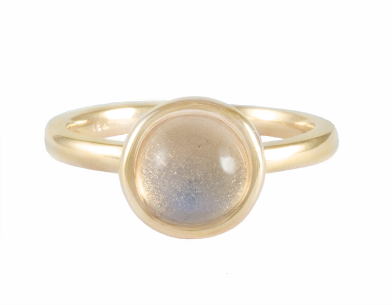 Moonstone in 18k yellow gold ring