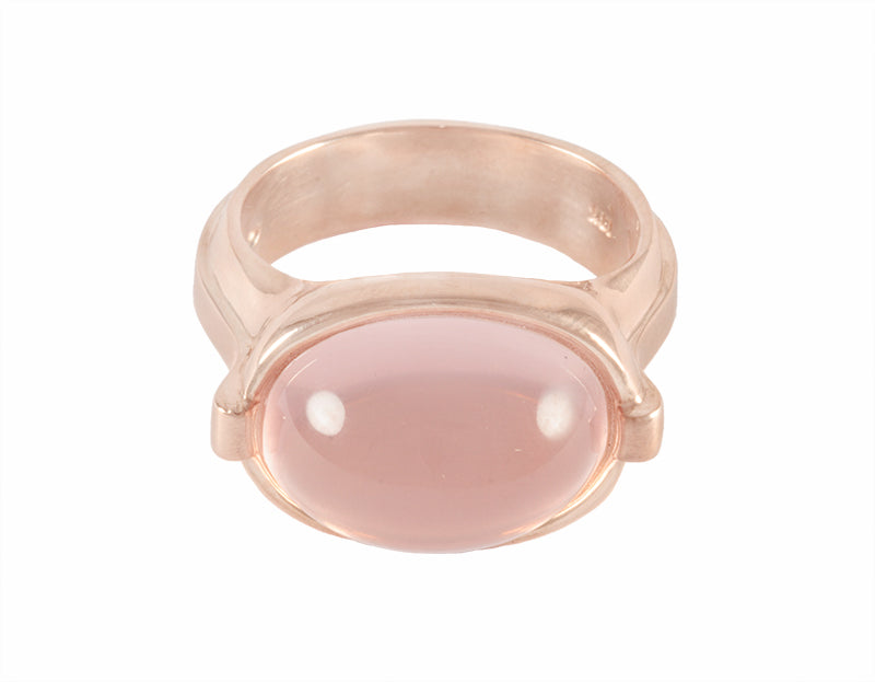 Oval rose quartz cabochon in 18k rose gold ring.