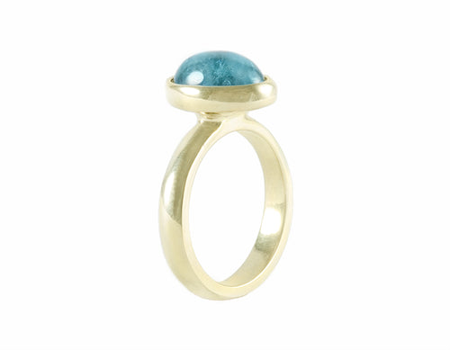 Aquamarine cabochon ring in 18k green gold.