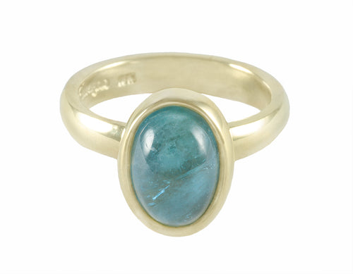 Aquamarine cabochon in 18k green gold ring.