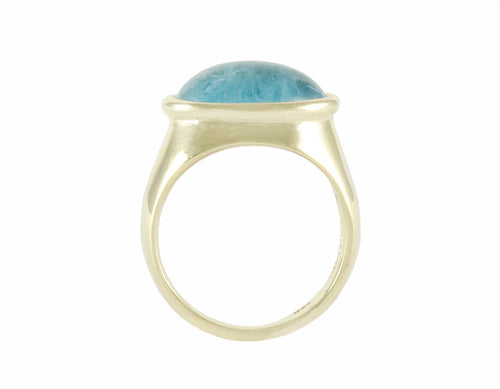Aquamarine cabochon in 18k green gold ring