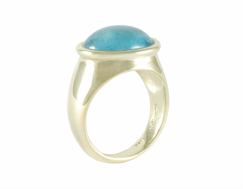Aquamarine cabochon in 18k green gold ring