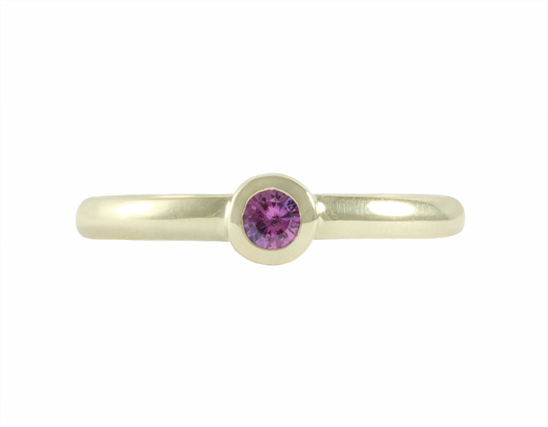 18k green skinny ring with fuchsia coloured sapphire