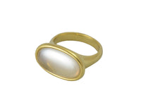 Moonstone ring in green gold.
