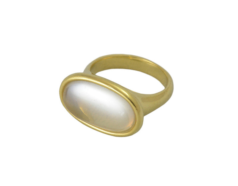 Moonstone ring in green gold.