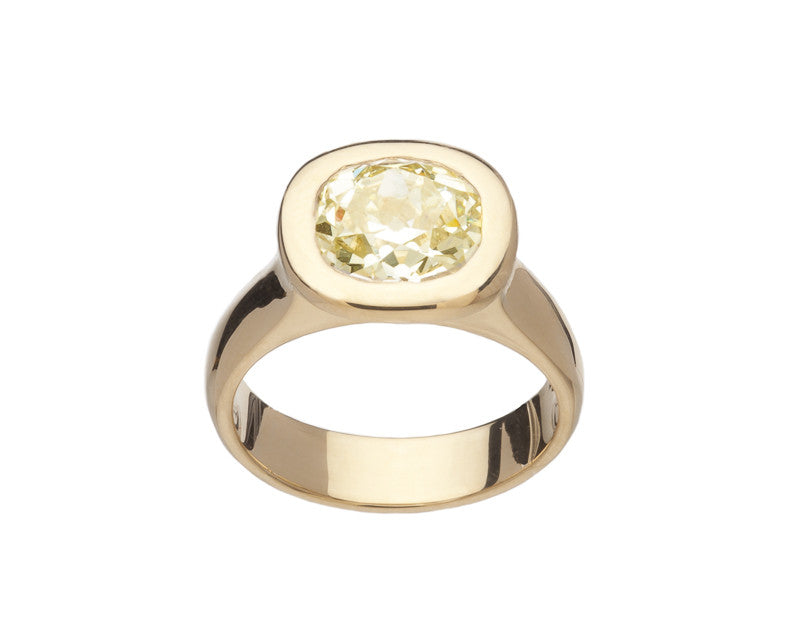Large yellow diamond in yellow gold ring.