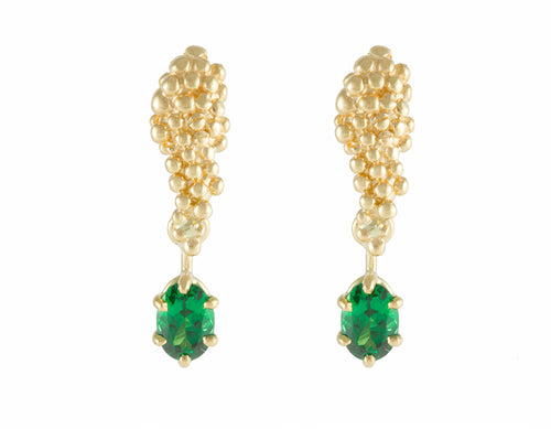 Studs in yellow gold like a bunch of grapes. Green oval gems hanging from the ends. 